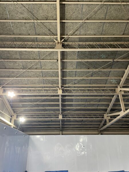 施工前　枚方市にて防塵塗装〈工場の天井と床塗装〉