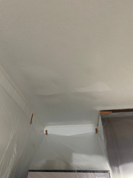 大阪府枚方市にて室内塗装〈マンション天井の補修・塗装工事〉 施工前